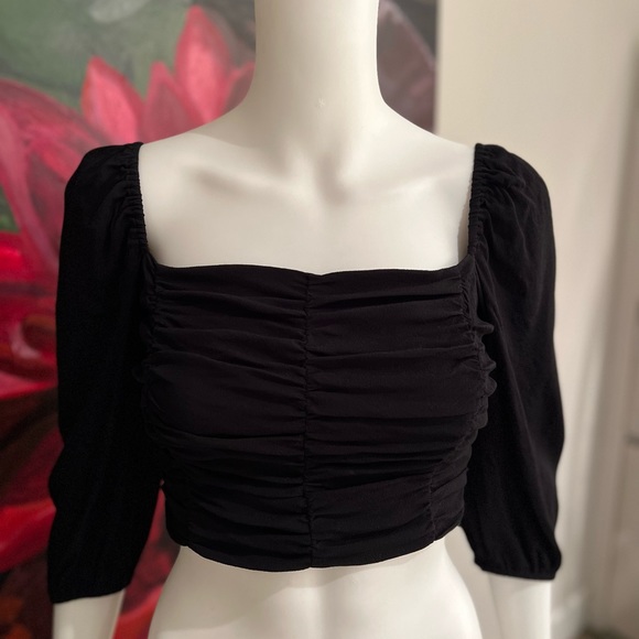 Aritiza - Wilfred black crop top - size S - Picture 3 of 6